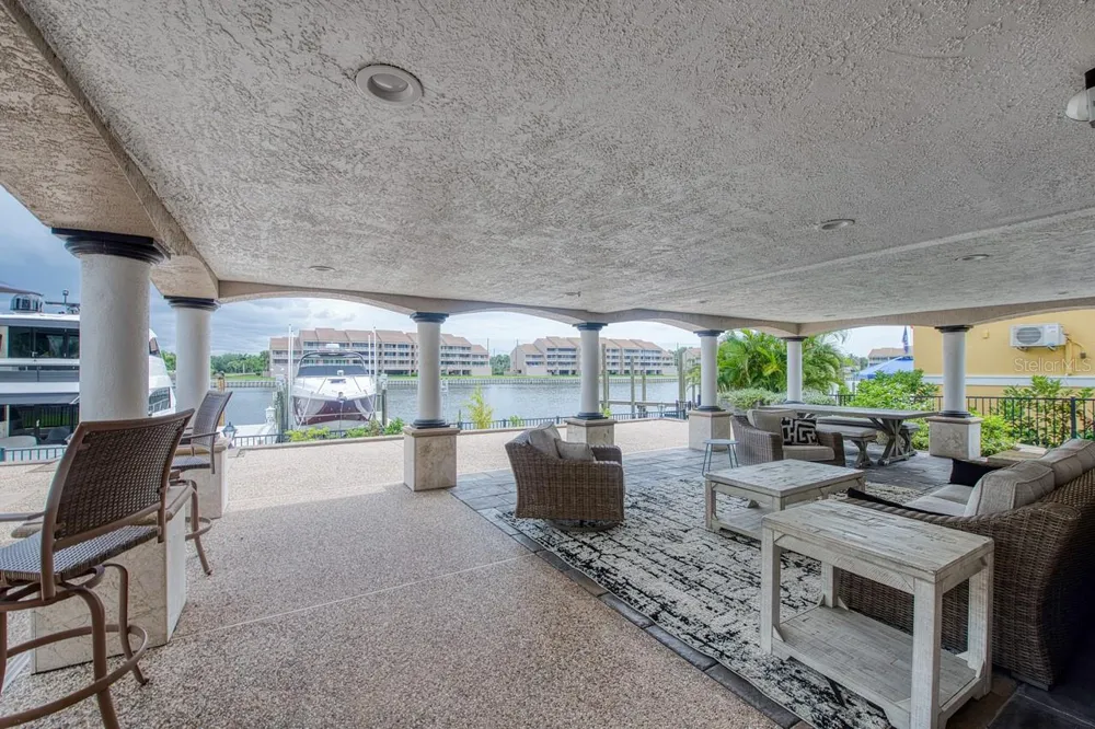 6113 PASADENA POINT BOULEVARD Gulfport, FL 33707