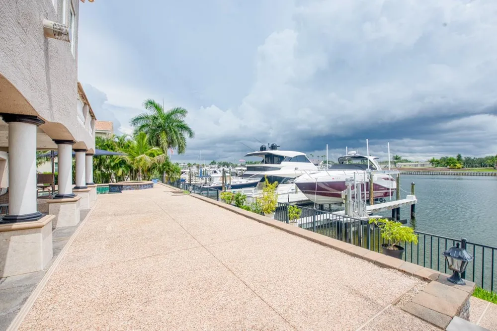 6113 PASADENA POINT BOULEVARD Gulfport, FL 33707