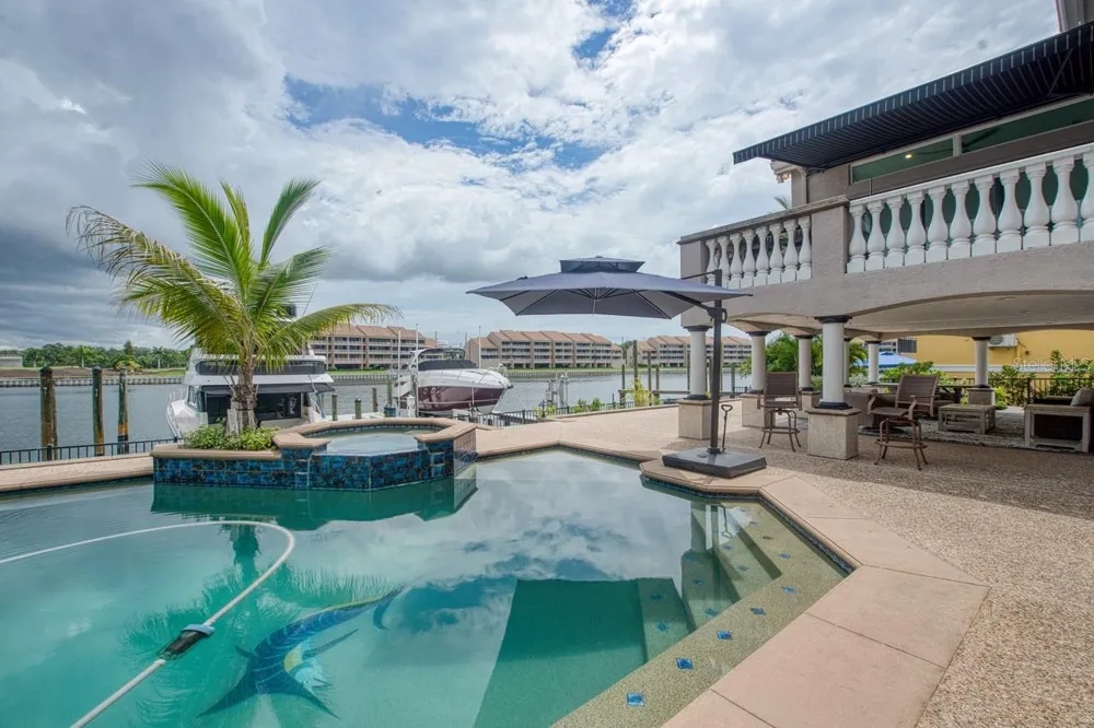 6113 PASADENA POINT BOULEVARD Gulfport, FL 33707