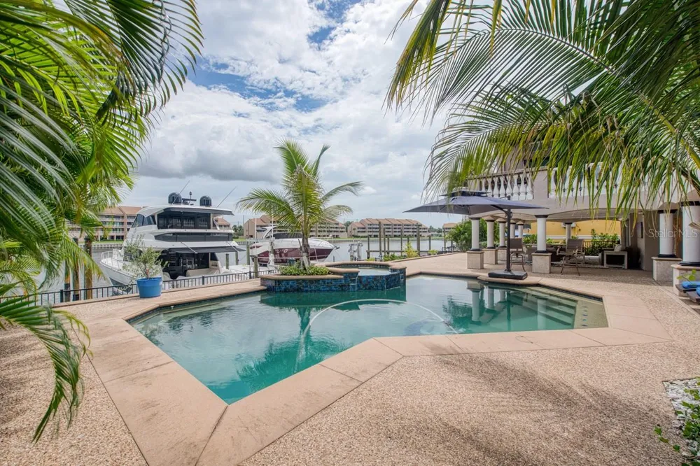 6113 PASADENA POINT BOULEVARD Gulfport, FL 33707