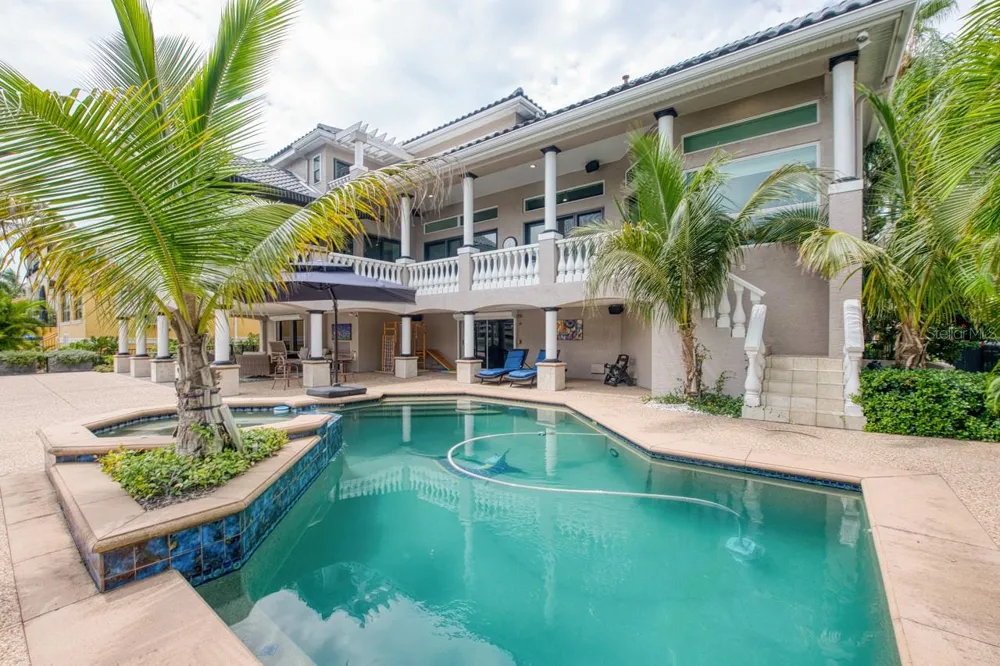 6113 PASADENA POINT BOULEVARD Gulfport, FL 33707