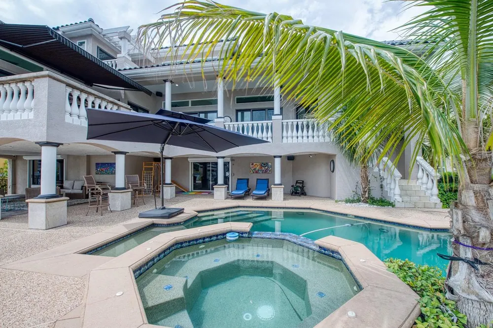 6113 PASADENA POINT BOULEVARD Gulfport, FL 33707