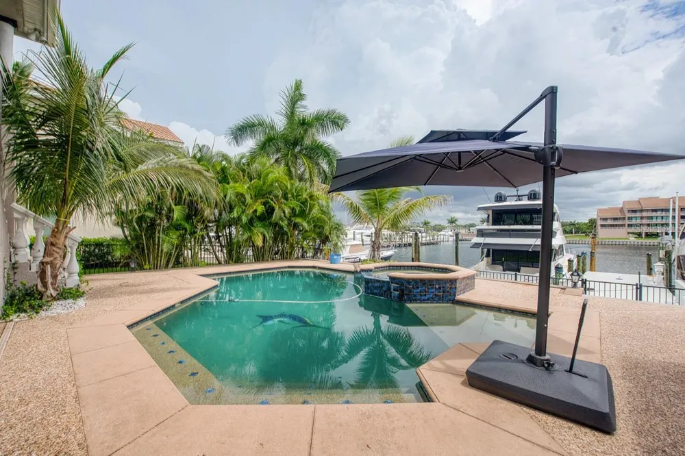 6113 PASADENA POINT BOULEVARD Gulfport, FL 33707
