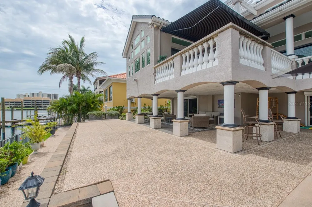 6113 PASADENA POINT BOULEVARD Gulfport, FL 33707