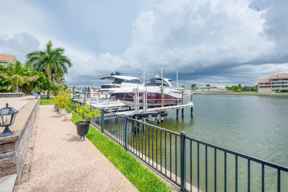 6113 PASADENA POINT BOULEVARD Gulfport, FL 33707