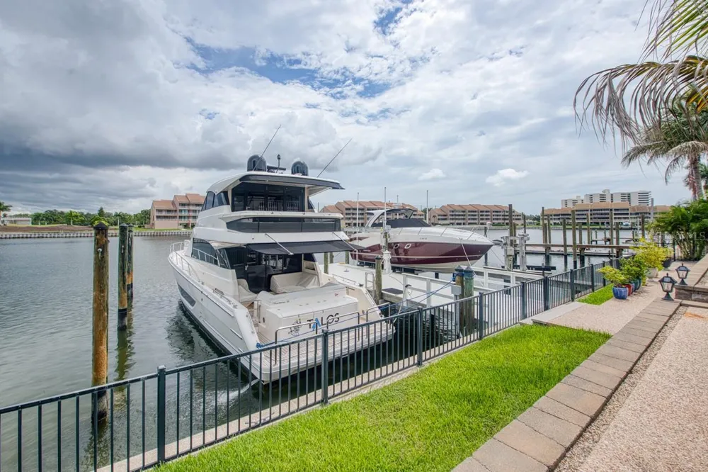 6113 PASADENA POINT BOULEVARD Gulfport, FL 33707