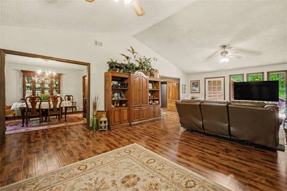 25 Woodall Rd Se White, GA 30184