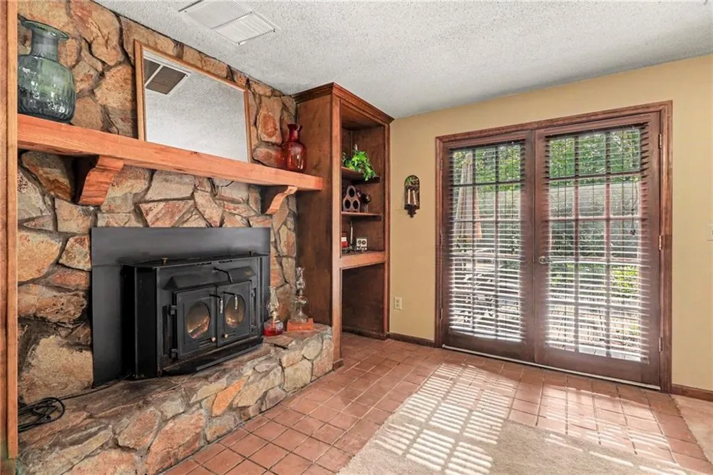 25 Woodall Rd Se White, GA 30184
