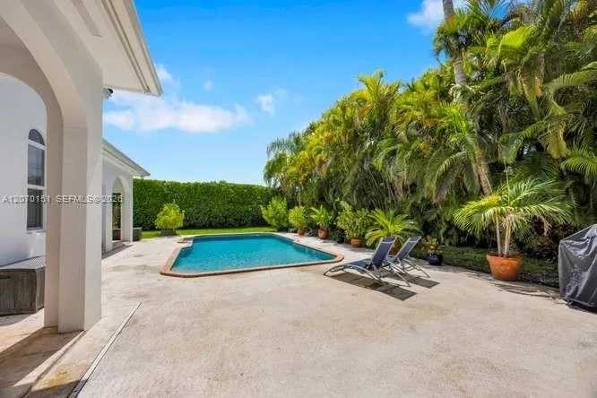 7840 SW 133rd Ter Pinecrest, FL 33156