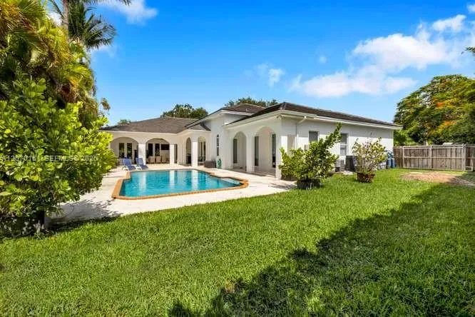 7840 SW 133rd Ter Pinecrest, FL 33156