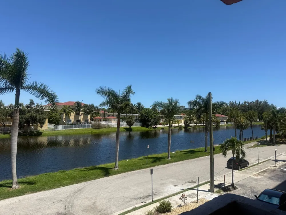 2075 NE 164th St #302 North Miami Beach, FL 33162