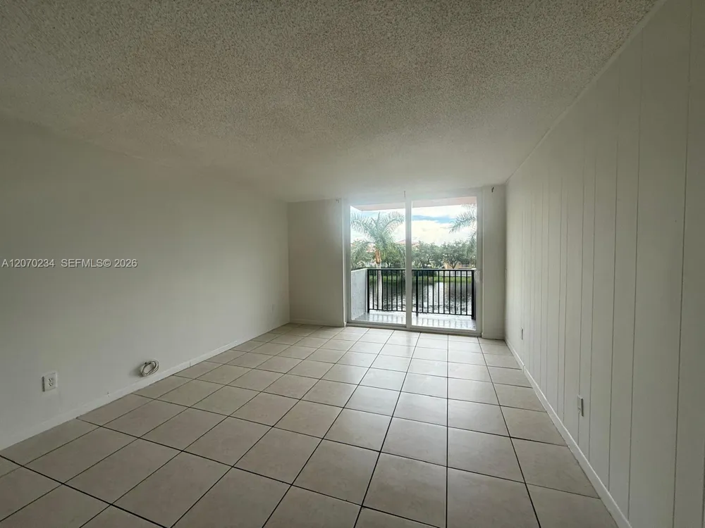 2075 NE 164th St #302 North Miami Beach, FL 33162