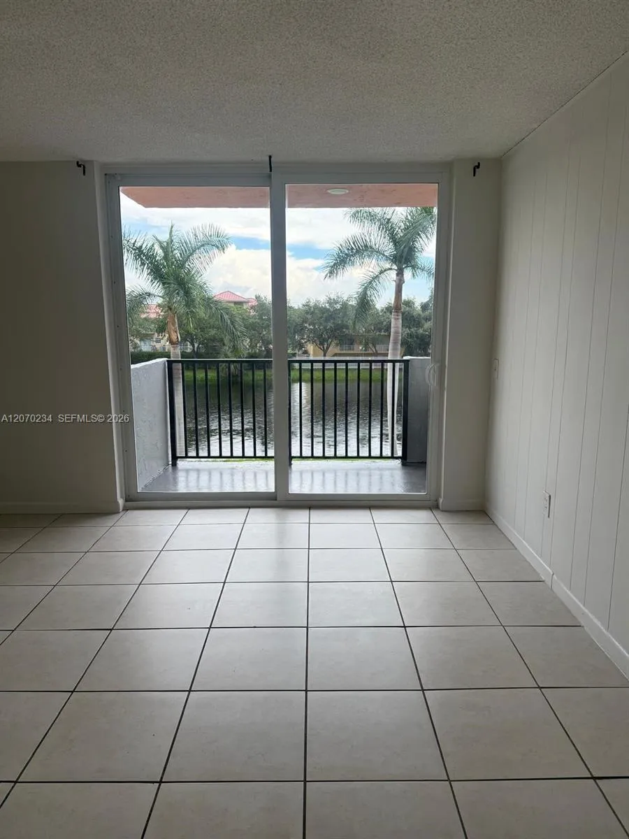 2075 NE 164th St #302 North Miami Beach, FL 33162