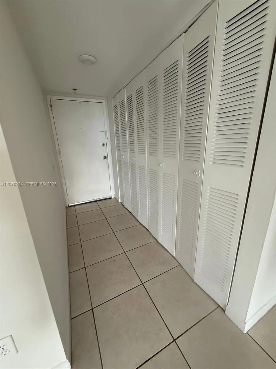 2075 NE 164th St #302 North Miami Beach, FL 33162