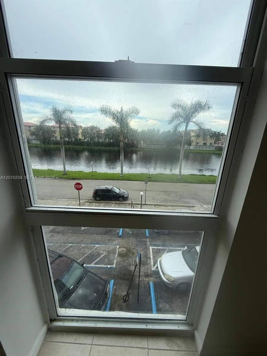 2075 NE 164th St #302 North Miami Beach, FL 33162