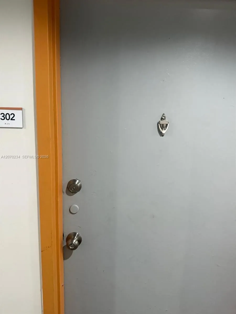 2075 NE 164th St #302 North Miami Beach, FL 33162