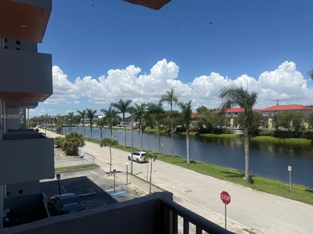 2075 NE 164th St #302 North Miami Beach, FL 33162