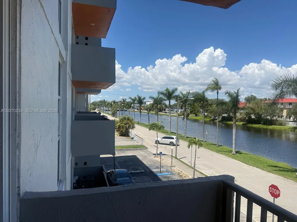 2075 NE 164th St #302 North Miami Beach, FL 33162