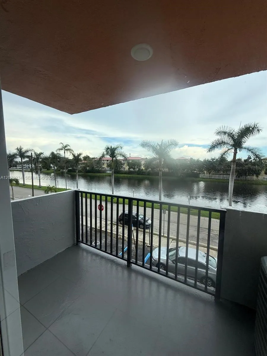 2075 NE 164th St #302 North Miami Beach, FL 33162