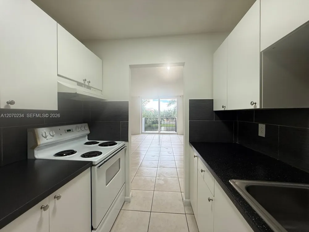 2075 NE 164th St #302 North Miami Beach, FL 33162