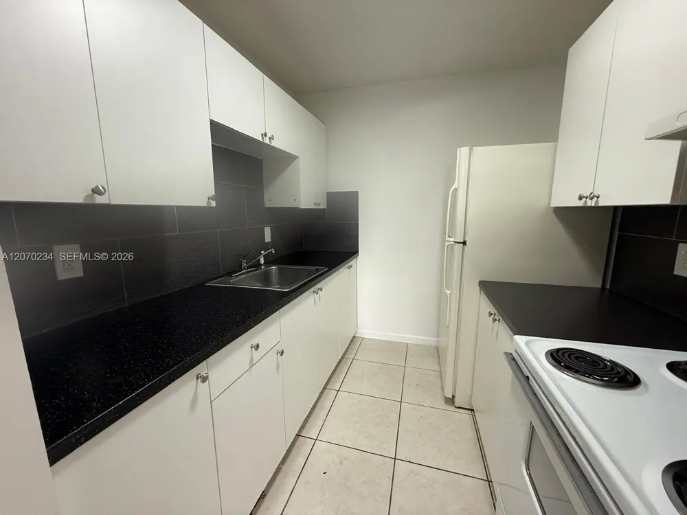 2075 NE 164th St #302 North Miami Beach, FL 33162