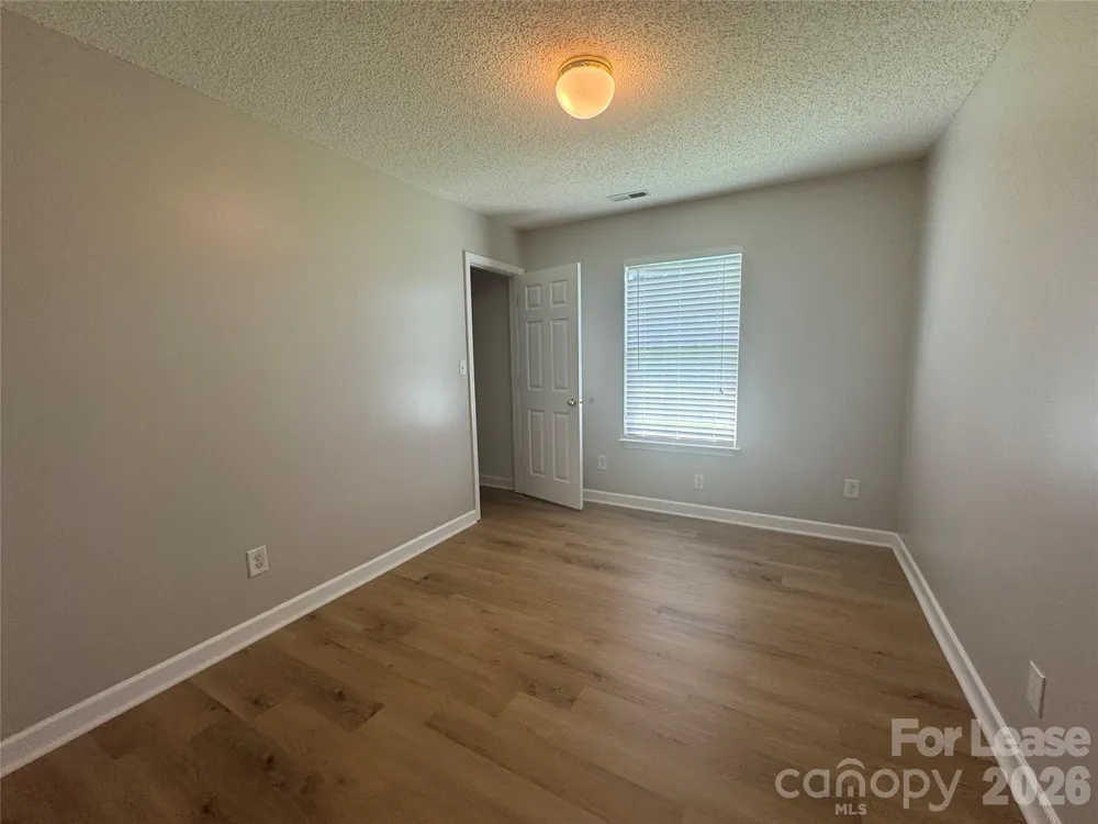 521 River View Drive Lowell, NC 28098