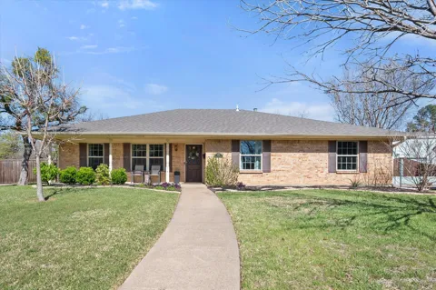 1415 Moss Rose Circle