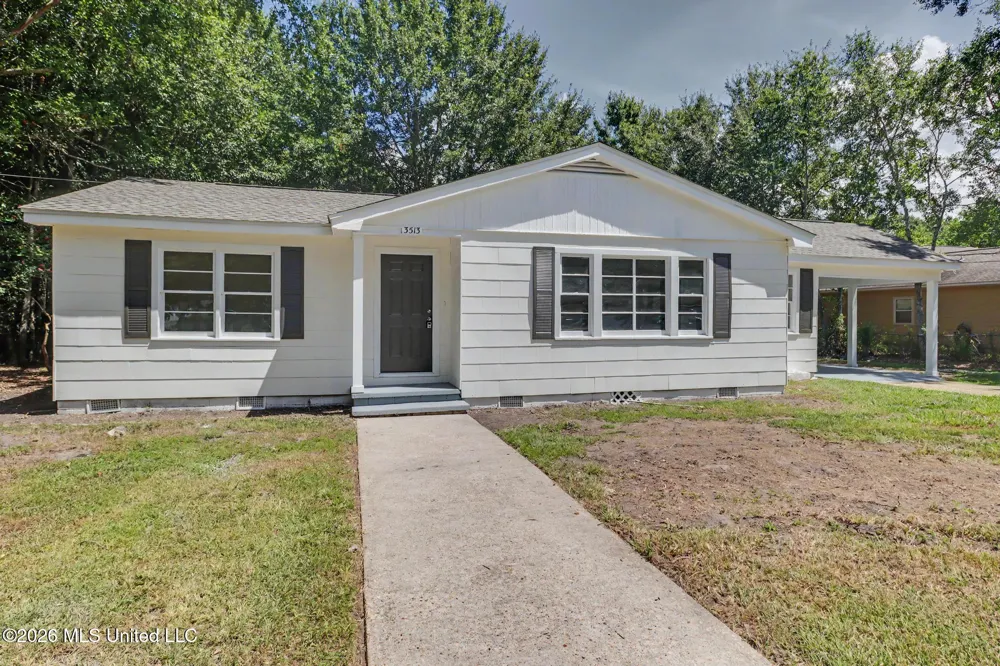 3513 Hemlock Avenue Moss Point, MS 39563