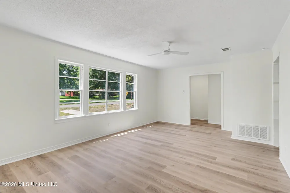 3513 Hemlock Avenue Moss Point, MS 39563