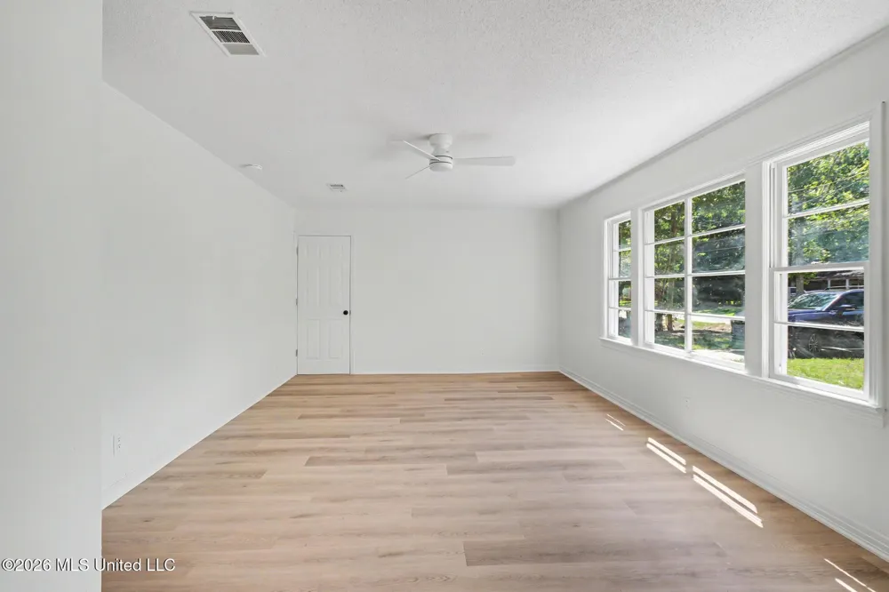3513 Hemlock Avenue Moss Point, MS 39563
