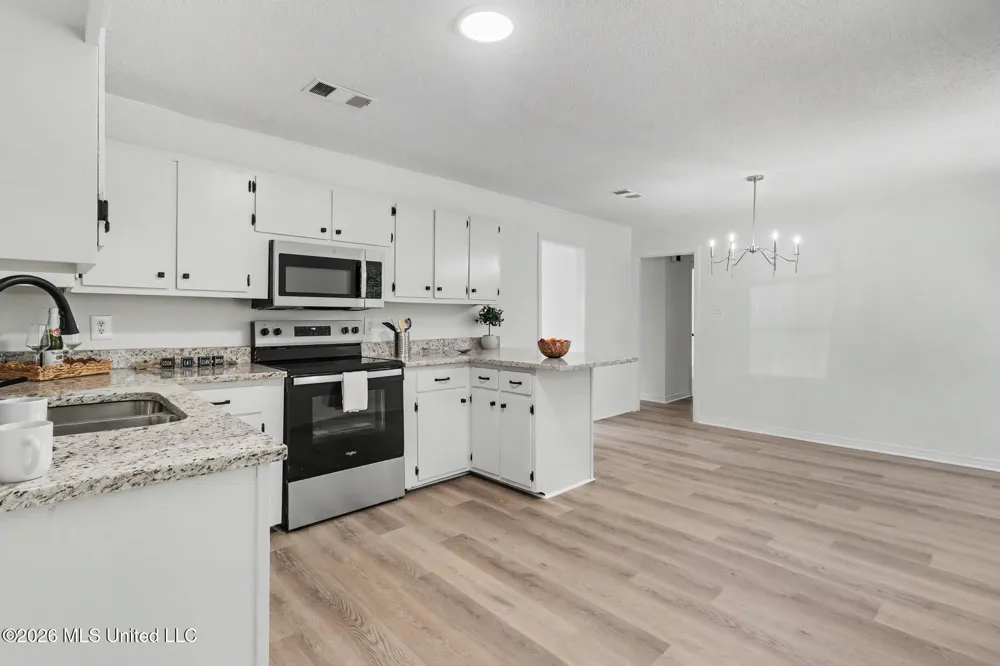 3513 Hemlock Avenue Moss Point, MS 39563