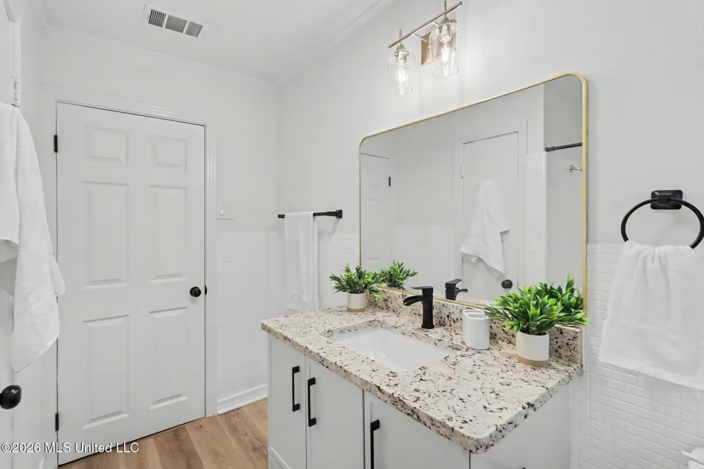 3513 Hemlock Avenue Moss Point, MS 39563