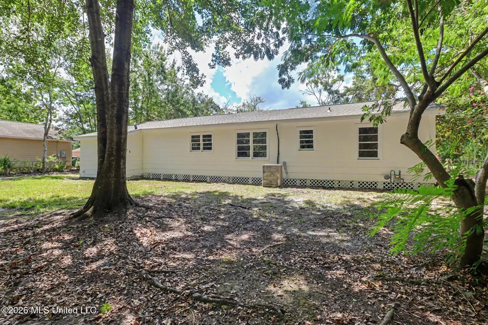 3513 Hemlock Avenue Moss Point, MS 39563