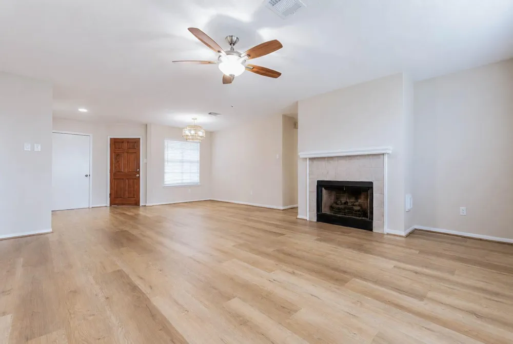 15819 Contender Lane Friendswood, TX 77546