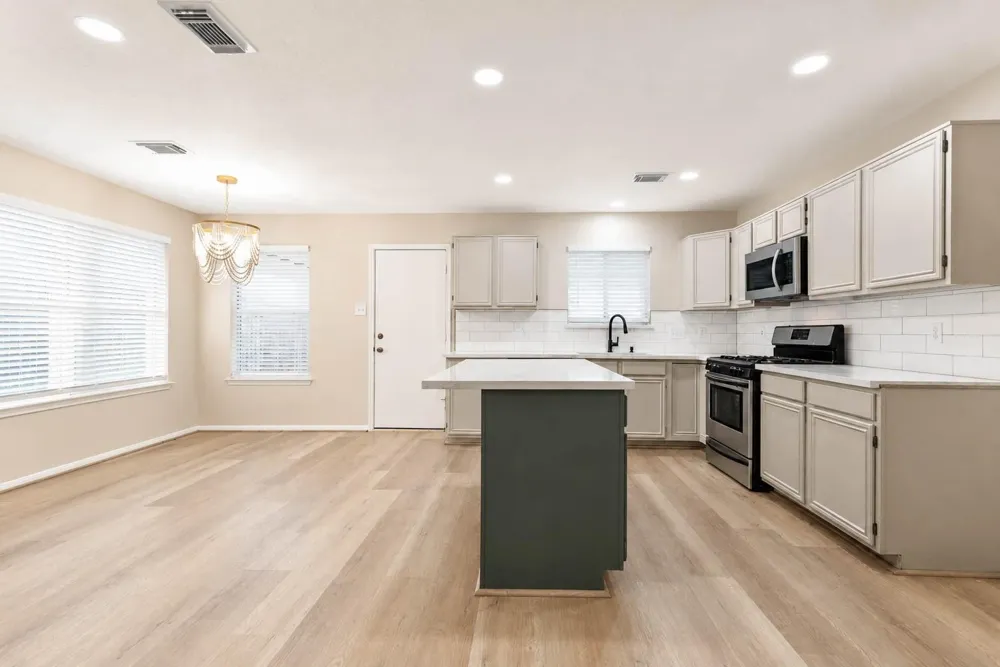 15819 Contender Lane Friendswood, TX 77546