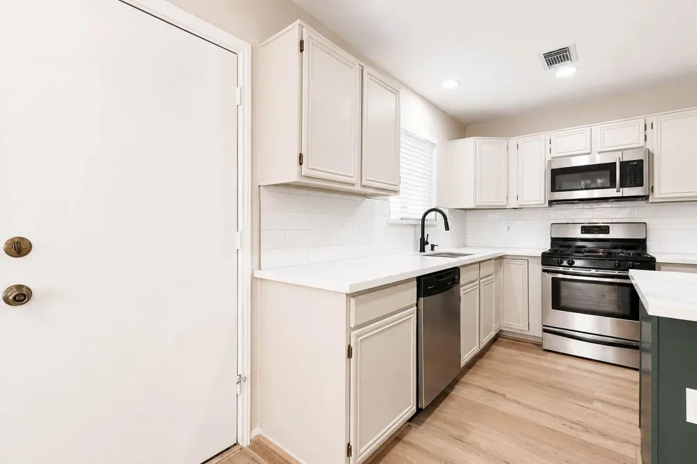 15819 Contender Lane Friendswood, TX 77546