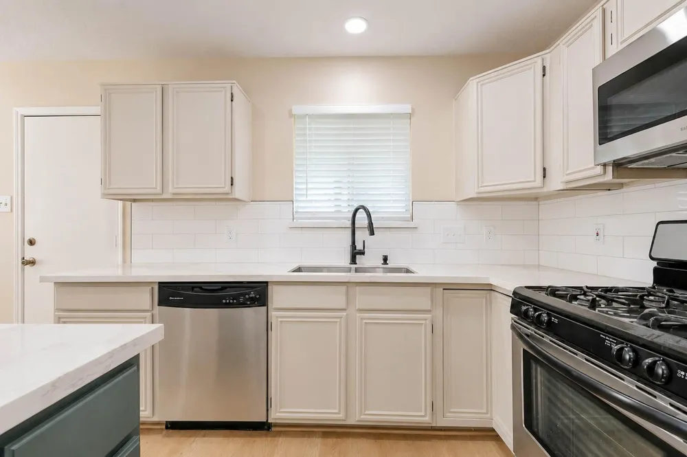 15819 Contender Lane Friendswood, TX 77546