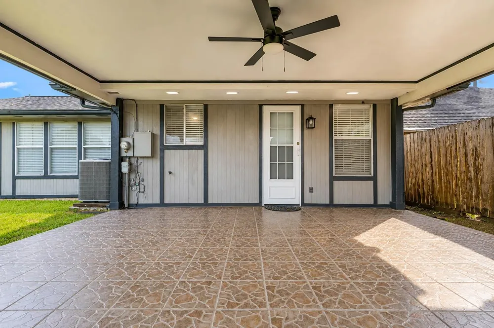 15819 Contender Lane Friendswood, TX 77546
