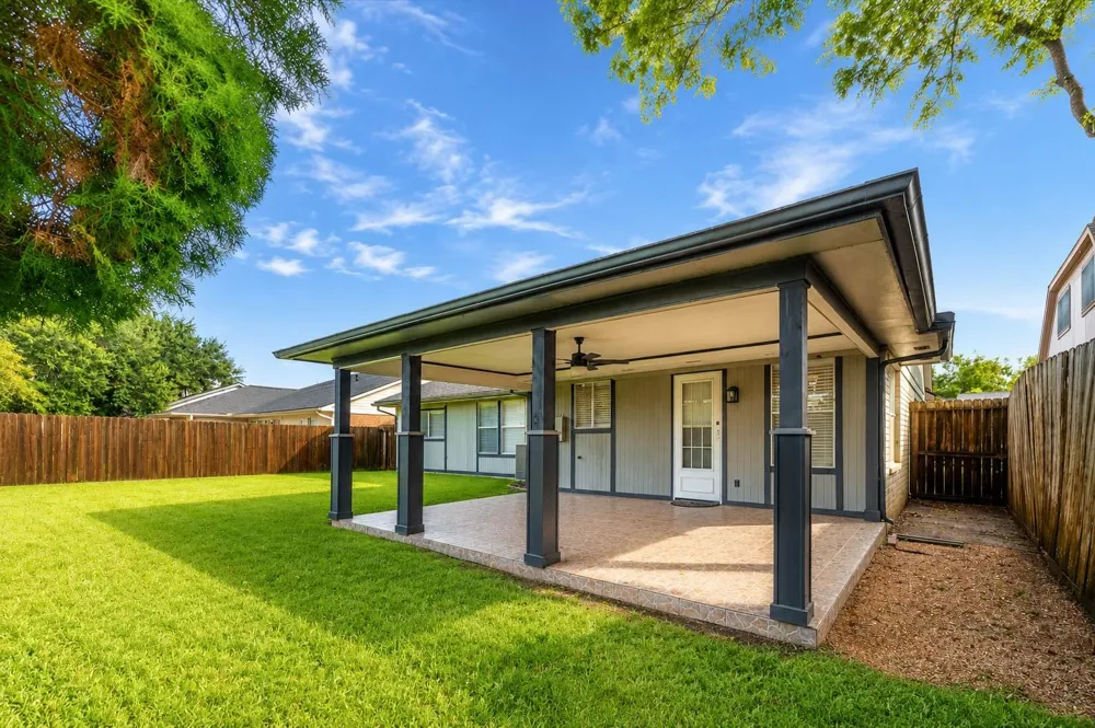15819 Contender Lane Friendswood, TX 77546