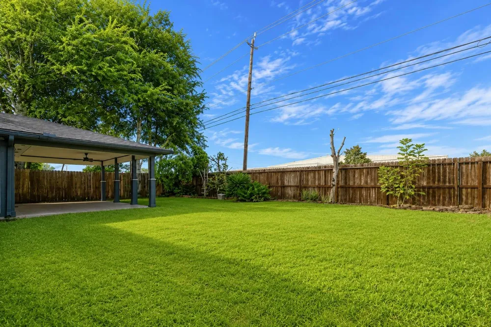 15819 Contender Lane Friendswood, TX 77546