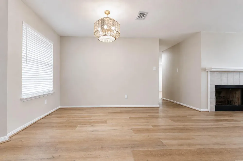 15819 Contender Lane Friendswood, TX 77546
