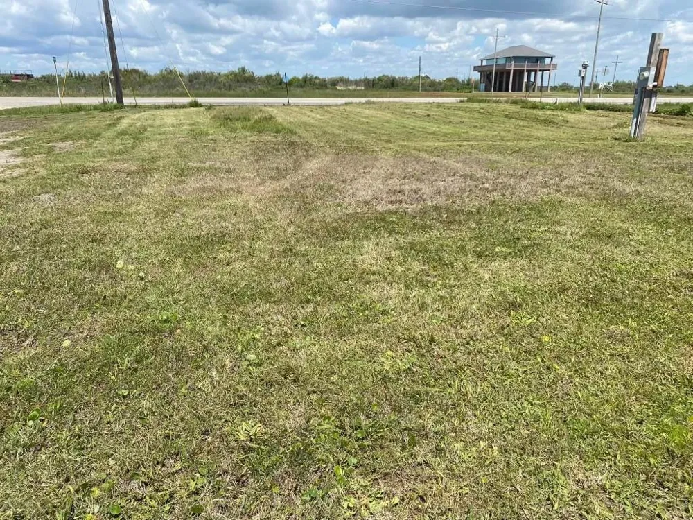 996 Evans Street Gilchrist, TX 77617