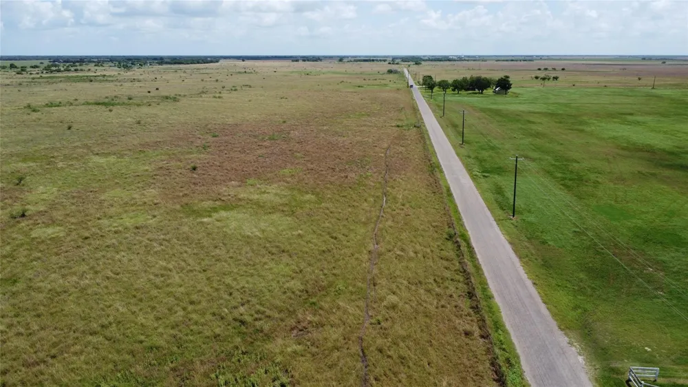10 Hiller Rd Inez, TX 77968