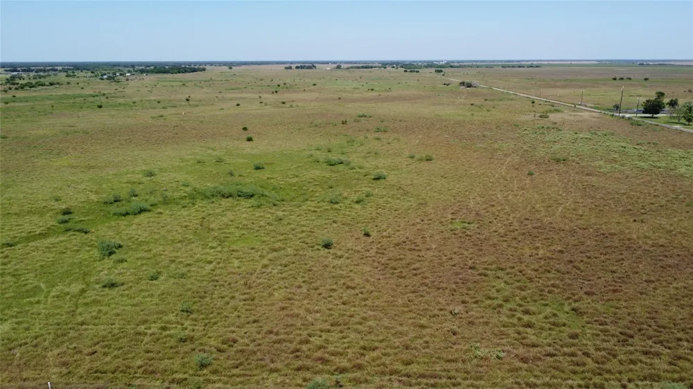 10 Hiller Rd Inez, TX 77968