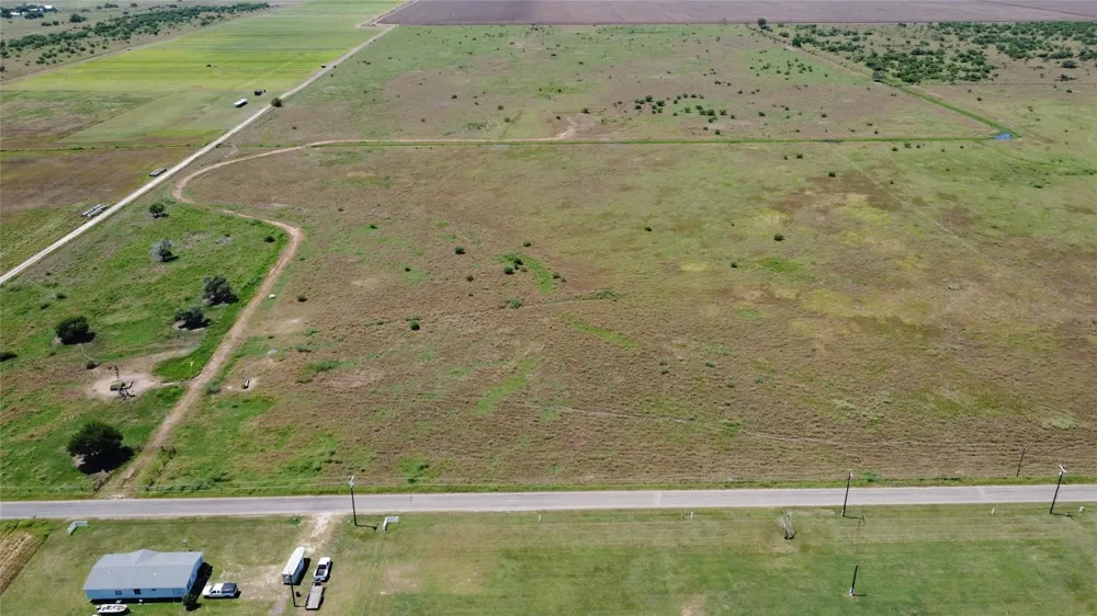 10 Hiller Rd Inez, TX 77968