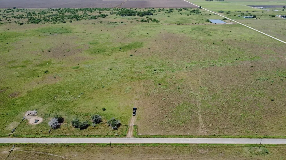 10 Hiller Rd Inez, TX 77968