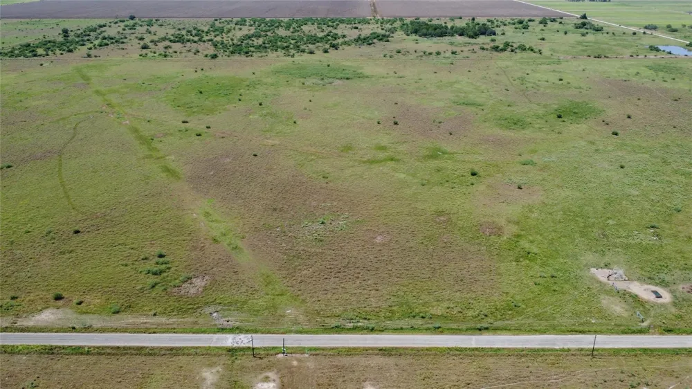 10 Hiller Rd Inez, TX 77968