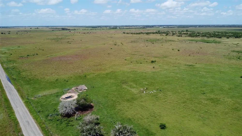 10 Hiller Rd Inez, TX 77968