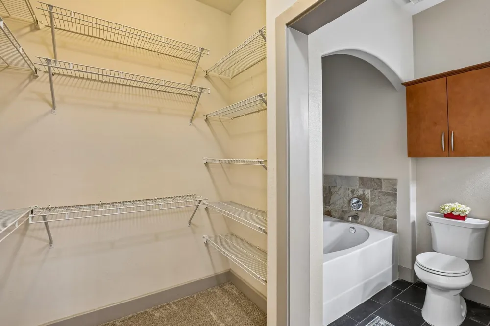 1901 Post Oak Boulevard #2607 Houston, TX 77056
