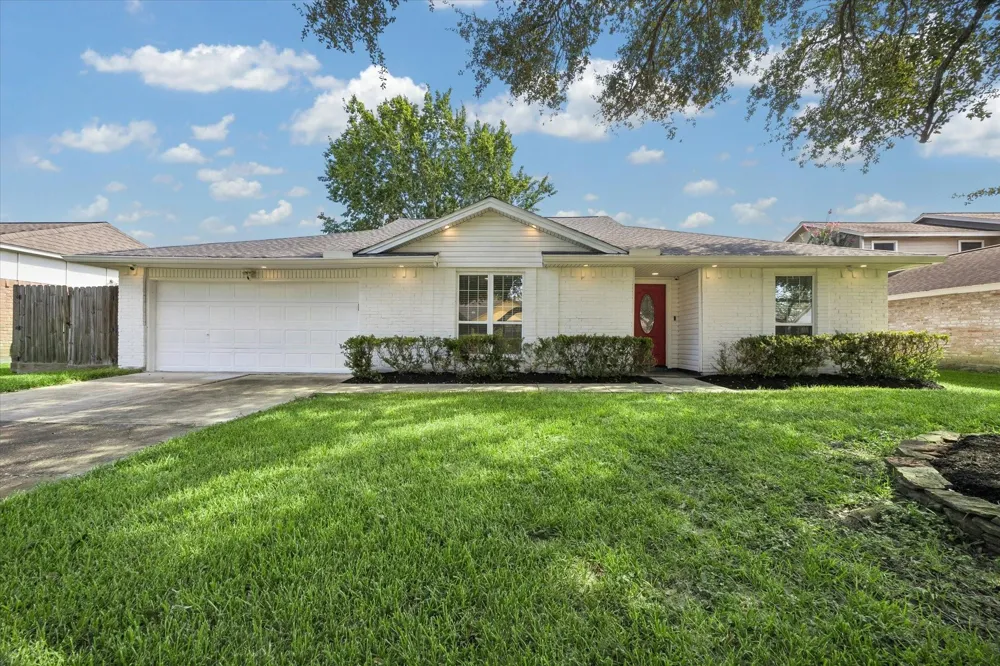 608 Tanglewood Drive Friendswood, TX 77546